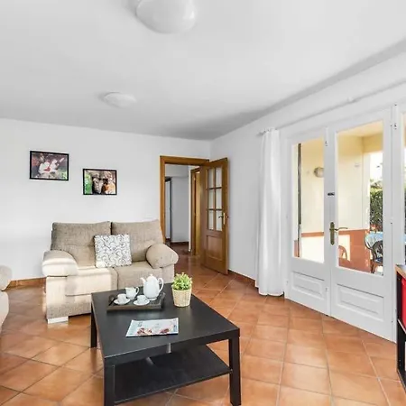 Cala Blanca Sleeps 6 Pool Air Con Wifi *