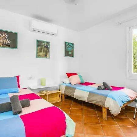 Cala Blanca Sleeps 6 Pool Air Con Wifi Willa *